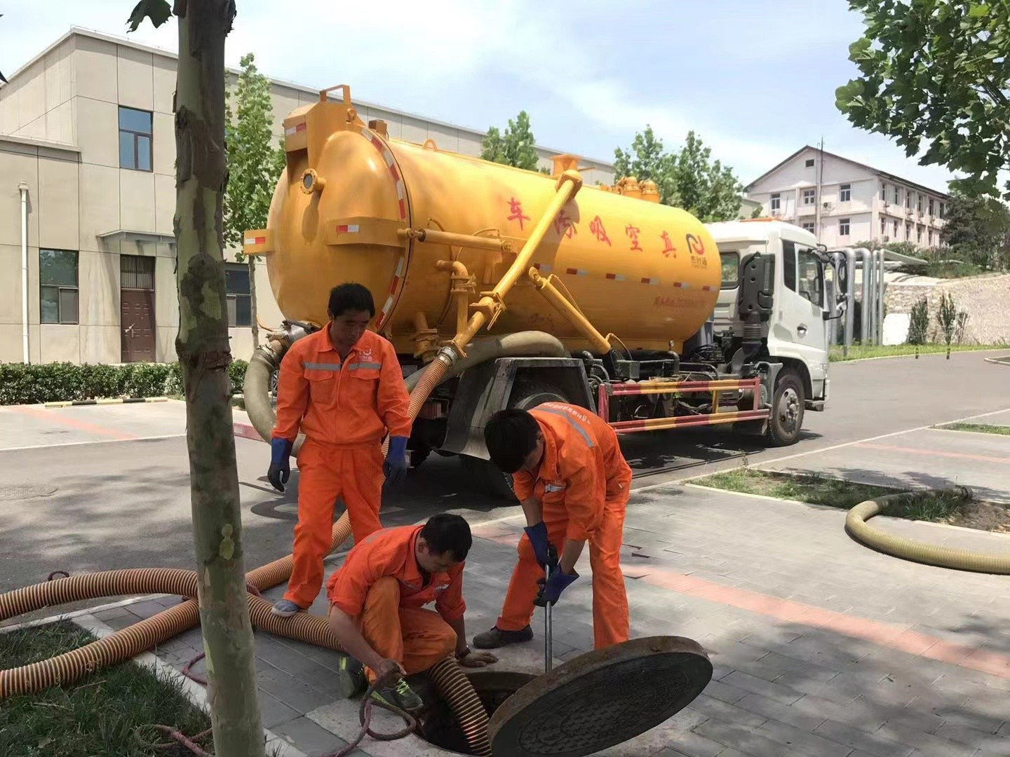 五桂山街道化粪池清理与5-8吨吸粪车施工效率分析